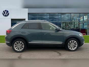 Used Volkswagen T-Roc 2024 for sale - 76479620: Photo