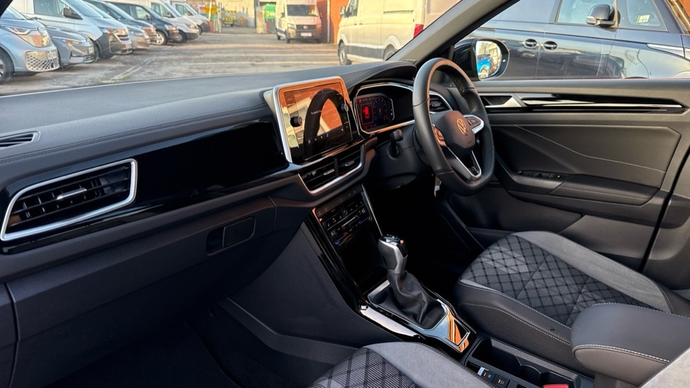 Used Volkswagen T-Roc 2025 for sale - 76888720: Photo 2