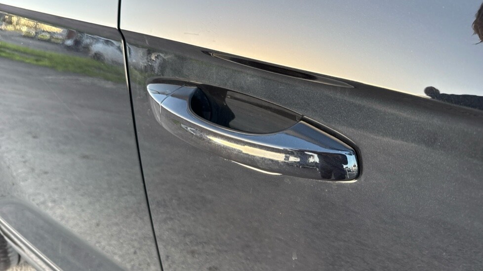 Used Volkswagen T-Roc 2025 for sale - 76888720: Photo 25