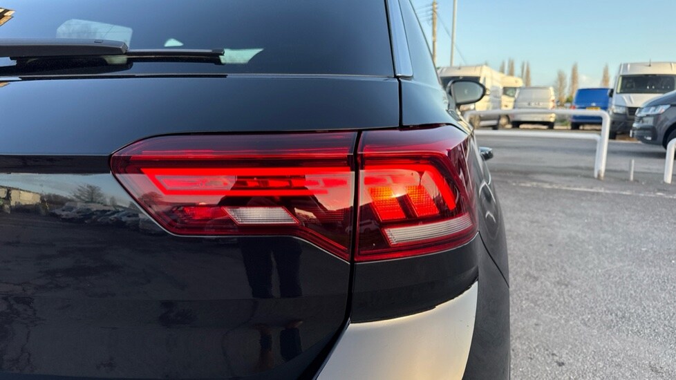 Used Volkswagen T-Roc 2025 for sale - 76888720: Photo 28