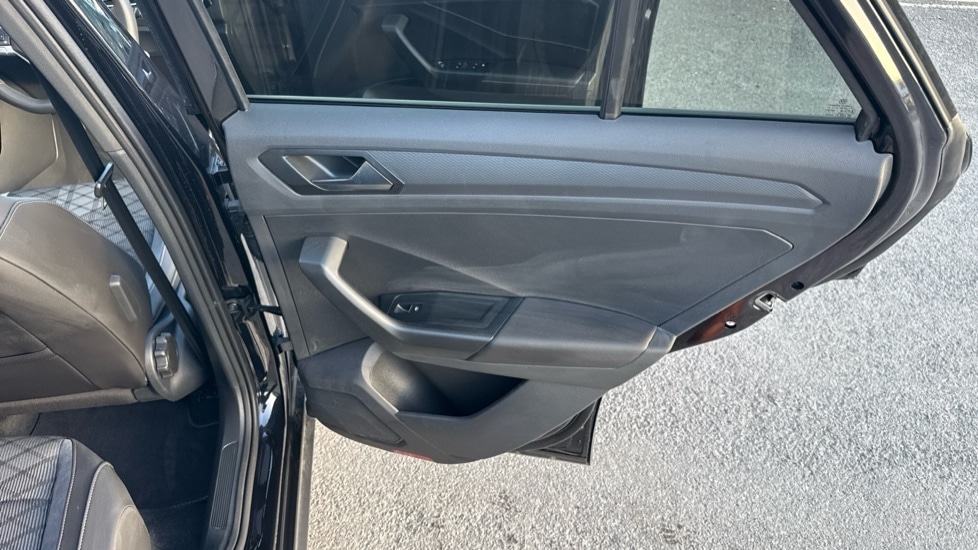 Used Volkswagen T-Roc 2025 for sale - 76888720: Photo 33