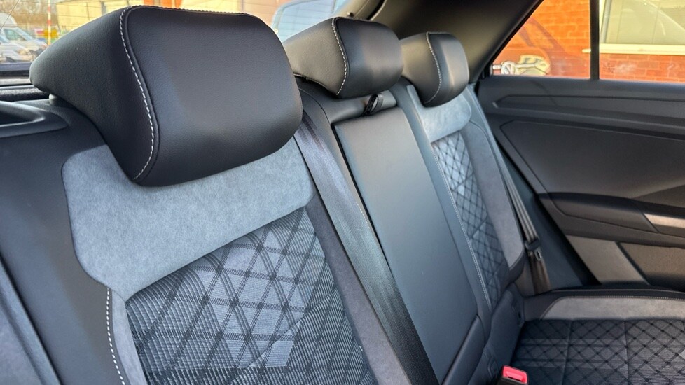 Used Volkswagen T-Roc 2025 for sale - 76888720: Photo 34