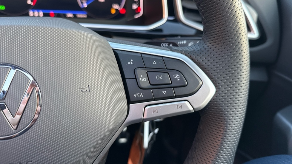 Used Volkswagen T-Roc 2025 for sale - 76888720: Photo 41