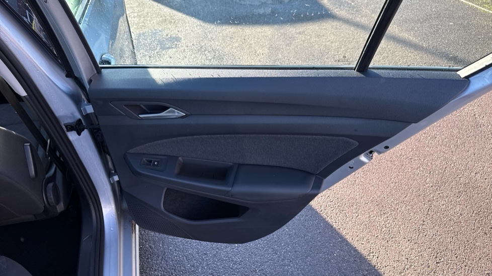 Used Volkswagen Golf 2023 for sale - 76872778: Photo 30