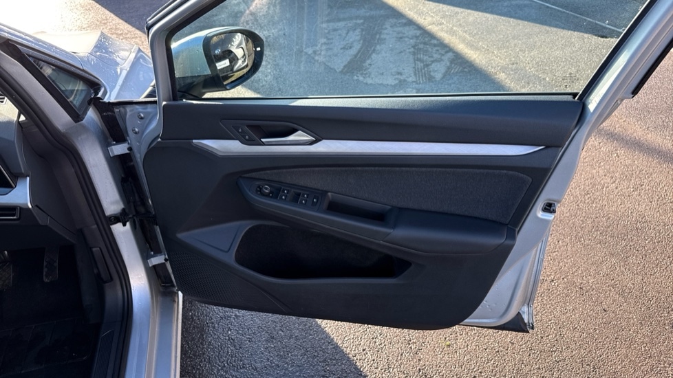 Used Volkswagen Golf 2023 for sale - 76872778: Photo 31