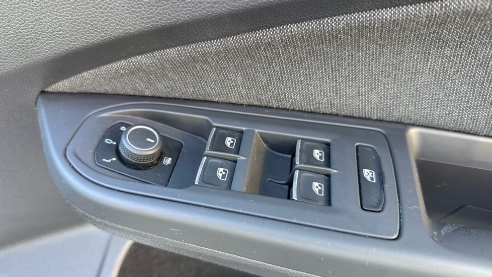 Used Volkswagen Golf 2023 for sale - 76872778: Photo 32