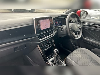 Used Volkswagen T-Roc 2022 for sale - 76007722: Photo 2