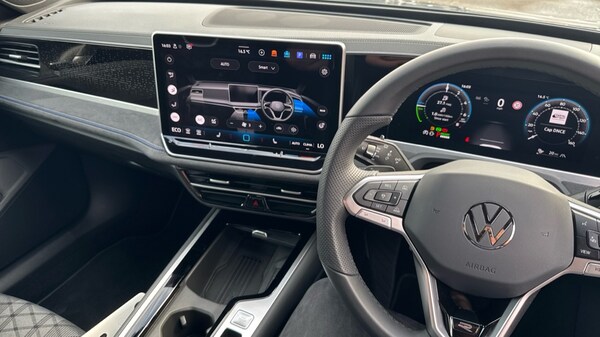 Used Volkswagen Passat 2025 for sale - 75684603: Photo 2