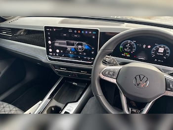 Used Volkswagen Passat 2025 for sale - 75684603: Photo