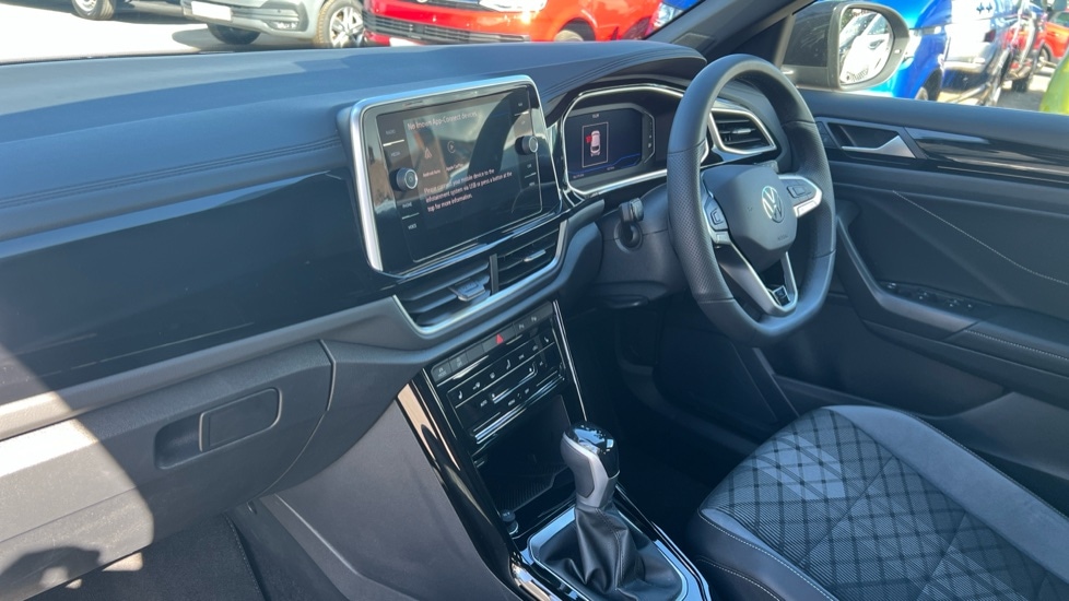 Used Volkswagen T-Roc 2025 for sale - 75726163: Photo 2