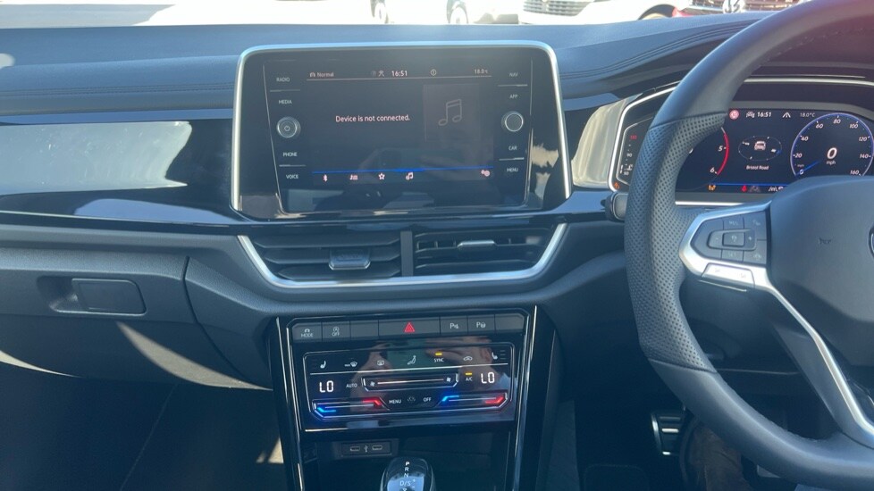 Used Volkswagen T-Roc 2025 for sale - 75992657: Photo 13