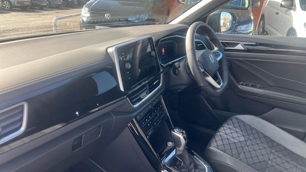 Used Volkswagen T-Roc 2025 for sale - 75992657: Photo 2