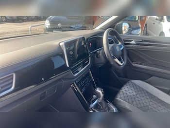 Used Volkswagen T-Roc 2025 for sale - 75992657: Photo 2