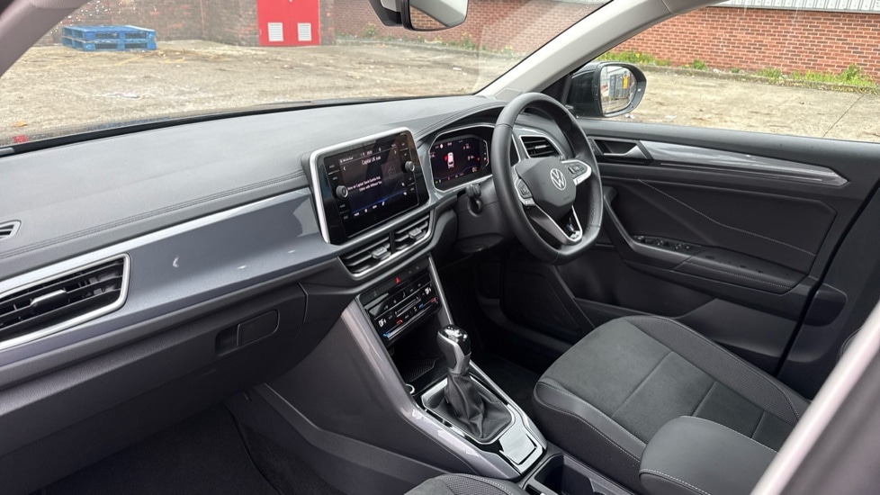 Used Volkswagen T-Roc 2024 for sale - 76873499: Photo 2