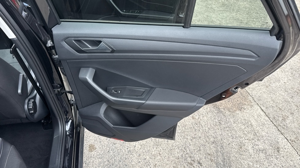 Used Volkswagen T-Roc 2024 for sale - 76873499: Photo 31