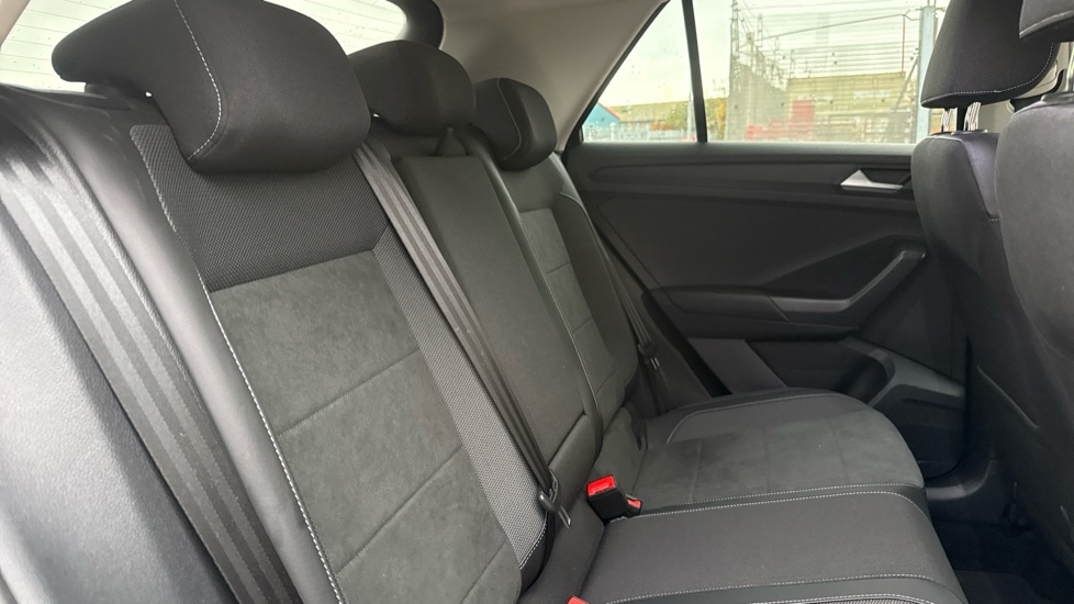 Used Volkswagen T-Roc 2024 for sale - 76873499: Photo 32