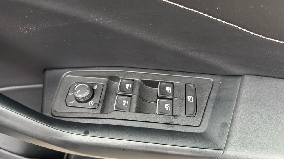 Used Volkswagen T-Roc 2024 for sale - 76873499: Photo 36