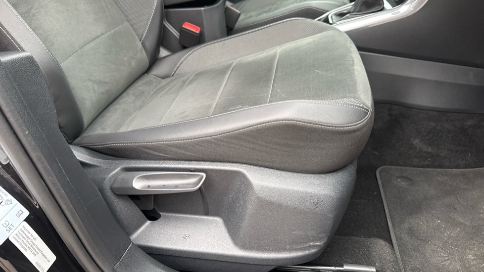 Used Volkswagen T-Roc 2024 for sale - 76873499: Photo 37