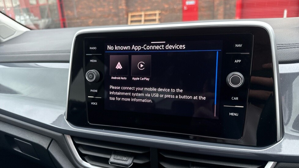 Used Volkswagen T-Roc 2024 for sale - 76873499: Photo 49