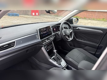 Used Volkswagen T-Roc 2024 for sale - 76479832: Photo