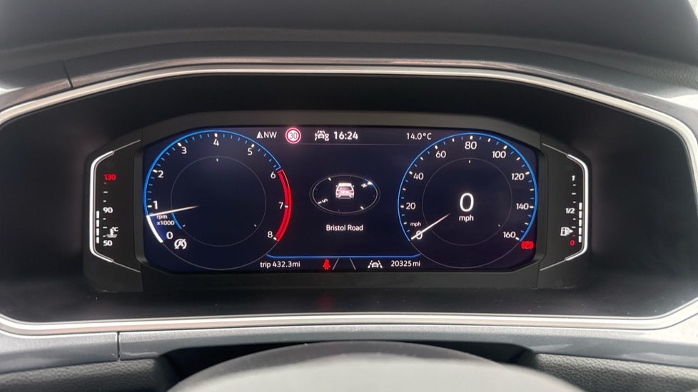 Used Volkswagen T-Roc 2024 for sale - 76870362: Photo 14