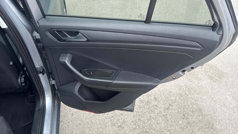 Used Volkswagen T-Roc 2024 for sale - 76870362: Photo 29