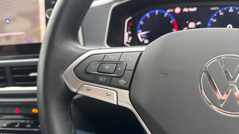 Used Volkswagen T-Roc 2024 for sale - 76870362: Photo 36