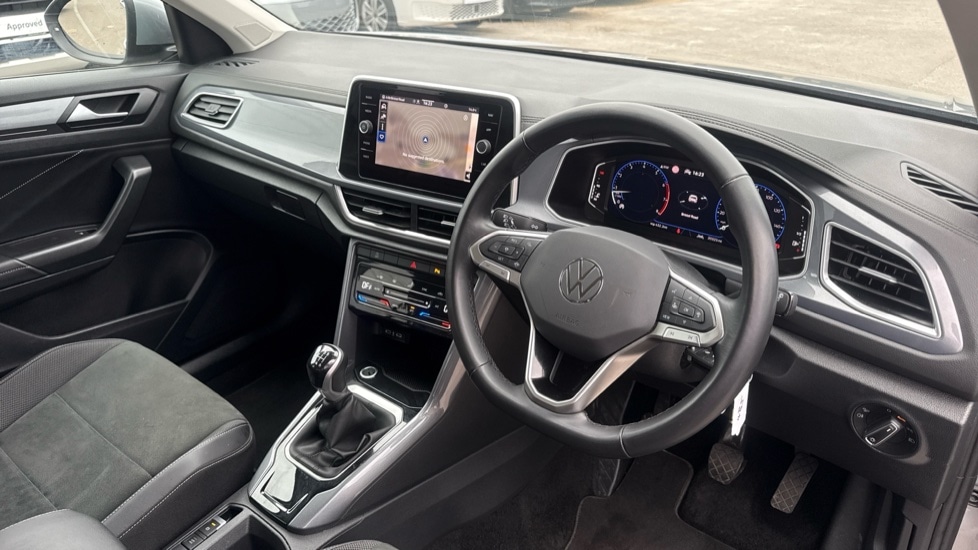 Used Volkswagen T-Roc 2024 for sale - 76870362: Photo 6