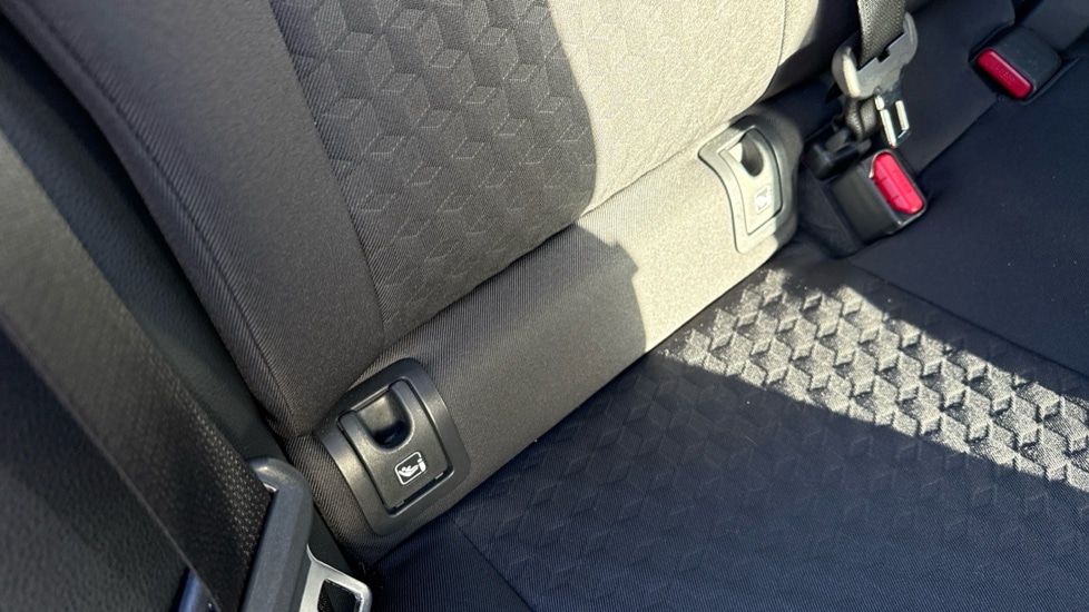 Used Toyota Yaris 2021 for sale - 76552571: Photo 46