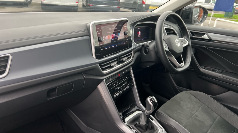 Used Volkswagen T-Roc 2024 for sale - 76479732: Photo 2