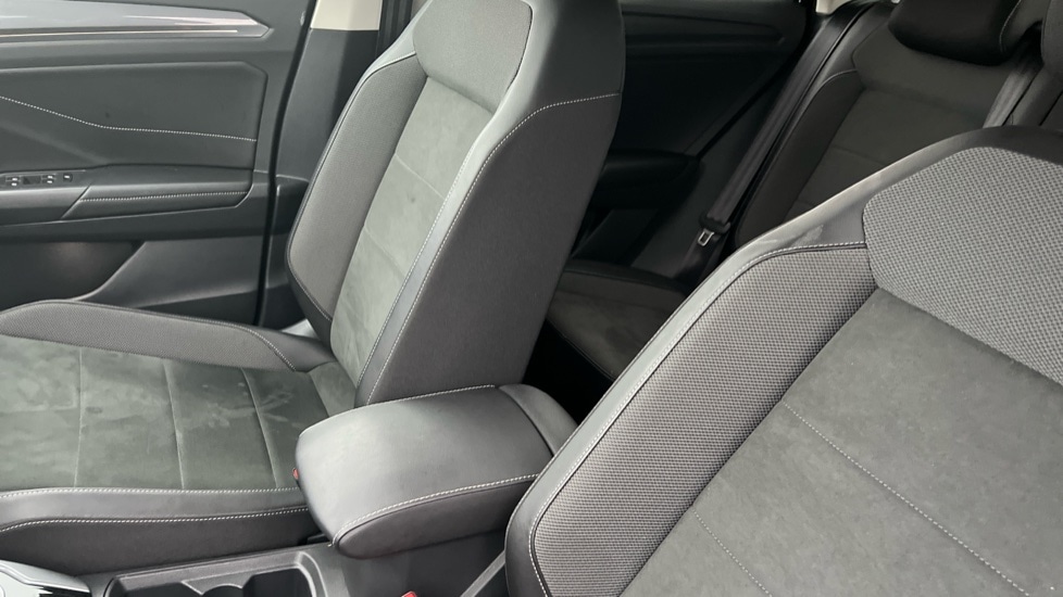 Used Volkswagen T-Roc 2024 for sale - 76479732: Photo 22