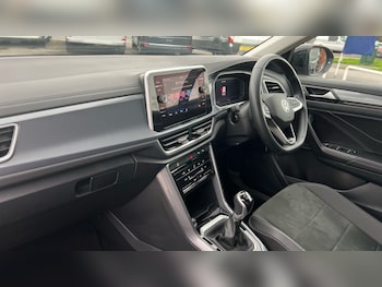 Used Volkswagen T-Roc 2024 for sale - 76479732: Photo