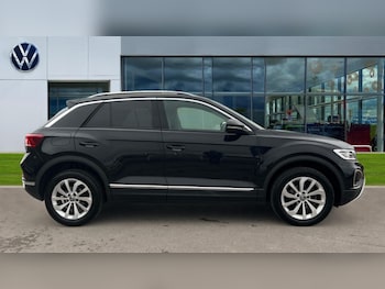 Used Volkswagen T-Roc 2024 for sale - 76479732: Photo
