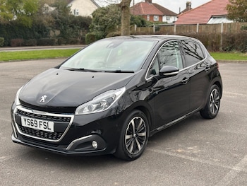 Peugeot - 208
