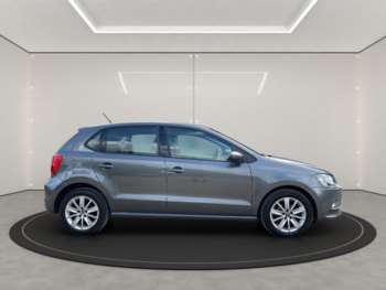 Used Volkswagen Polo 2015 for sale - 75108318: Photo