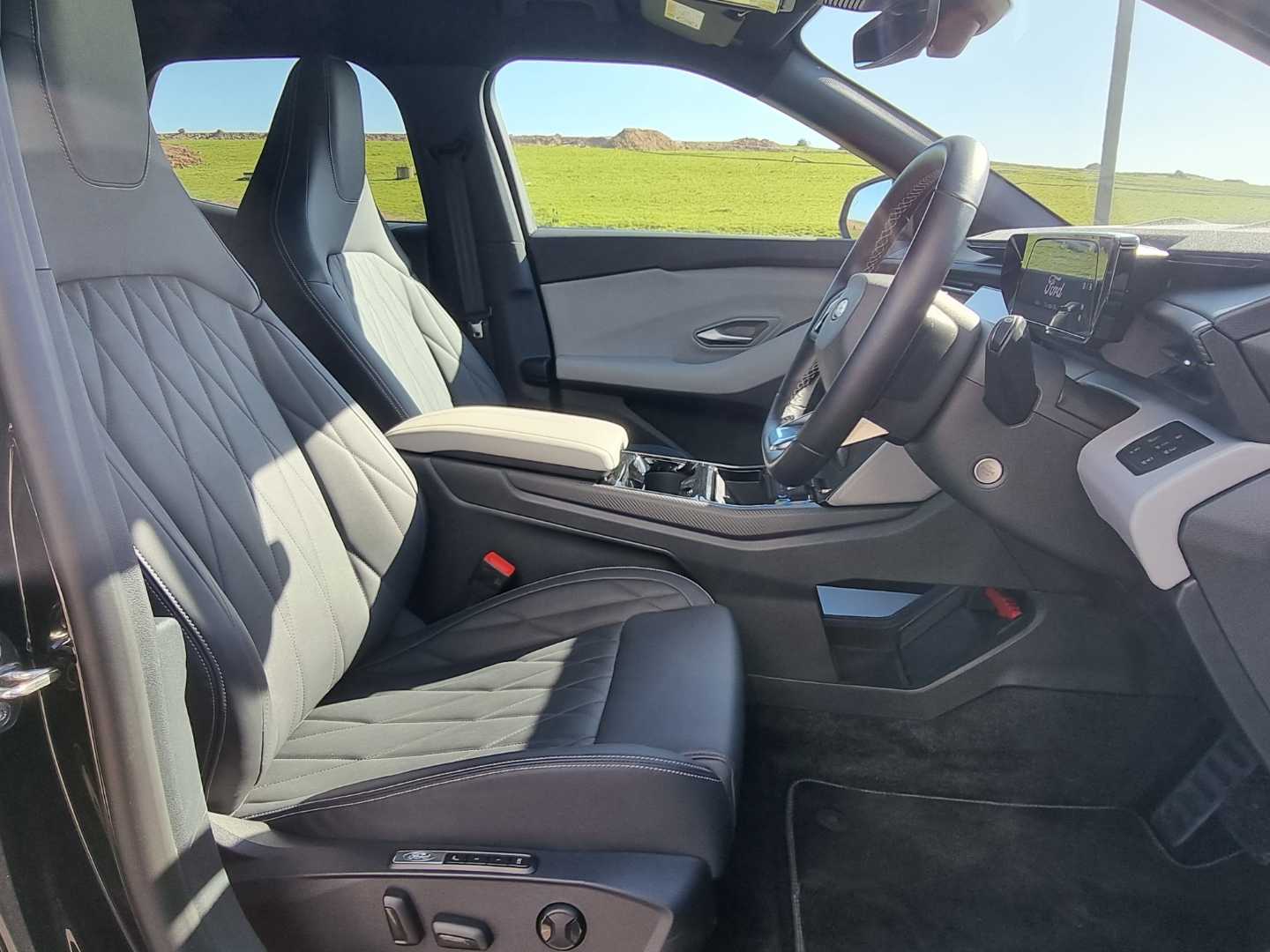 Used Ford Explorer 2024 for sale - 76868970: Photo 11