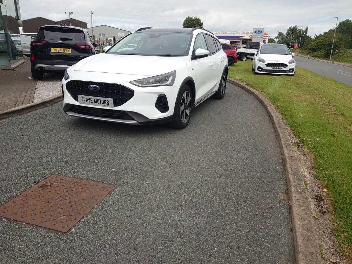 Used Ford Focus 2023 for sale - 76869335: Photo 2