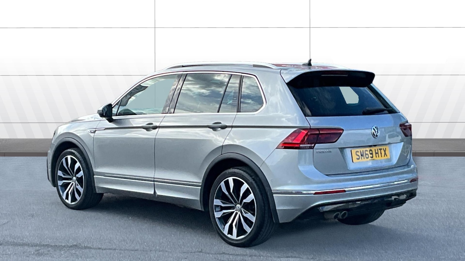 Used Volkswagen Tiguan 2019 for sale - 76016866: Photo 2