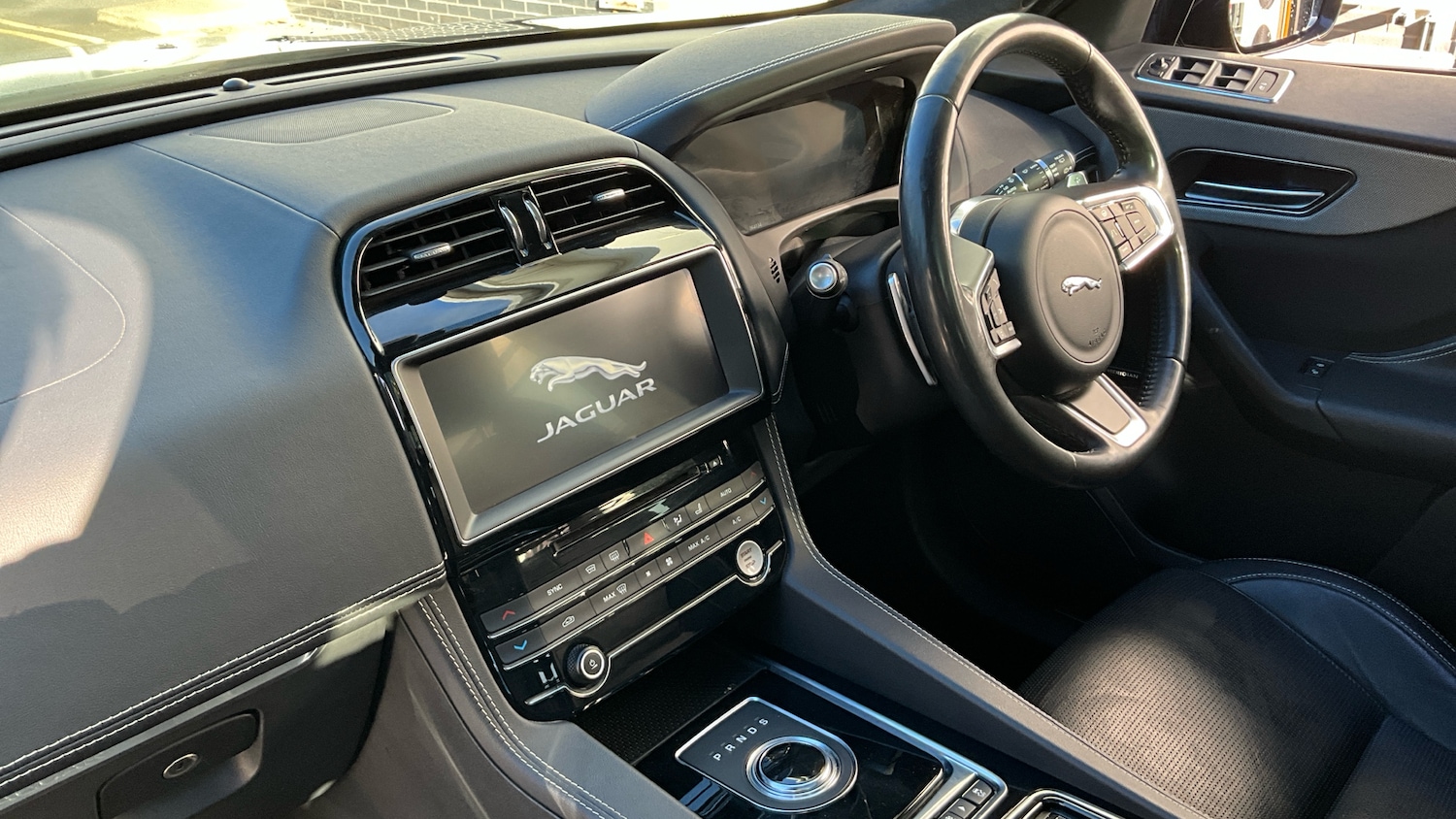 Used Jaguar F-Pace 2019 for sale - 77687897: Photo 9