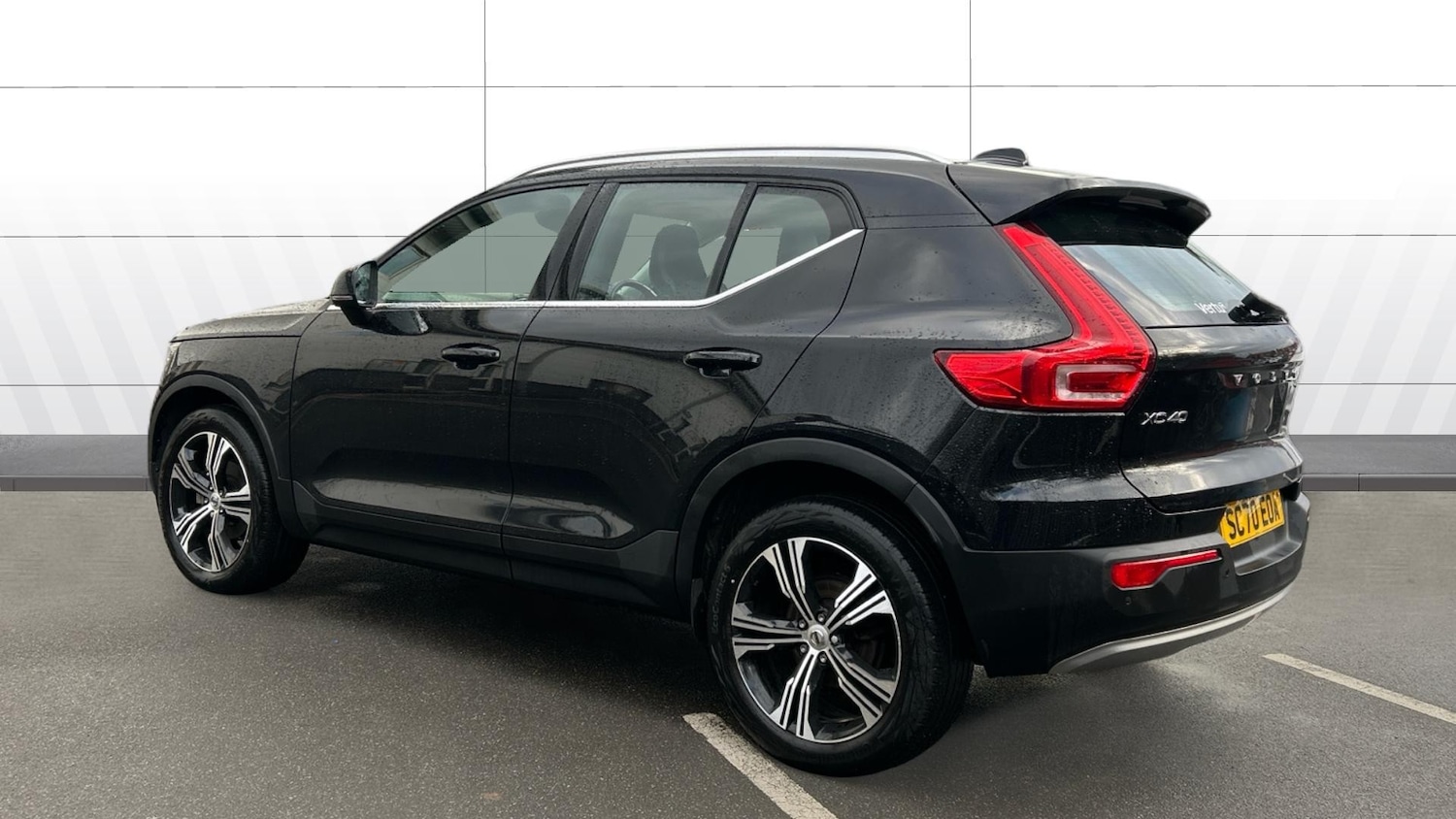 Used Volvo XC40 2021 for sale - 77272155: Photo 2