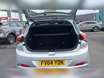 Used Hyundai i20 2015 for sale - 78070180: Photo