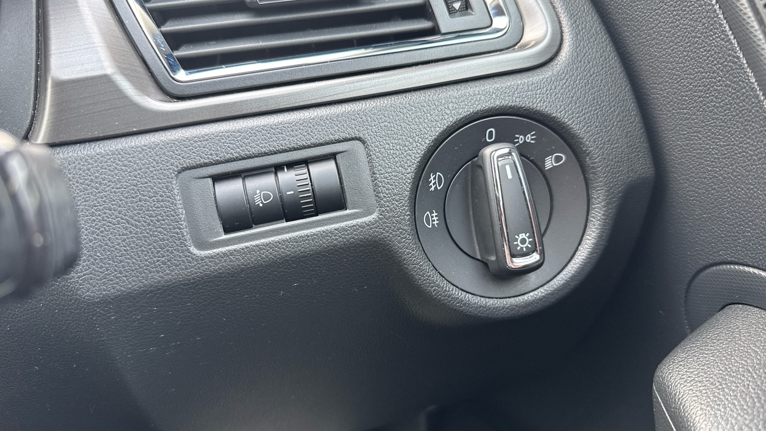 Used Skoda Rapid 2015 for sale - 77420128: Photo 23