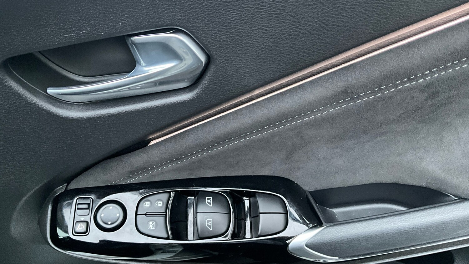 Used Nissan Juke 2024 for sale - 77518930: Photo 30