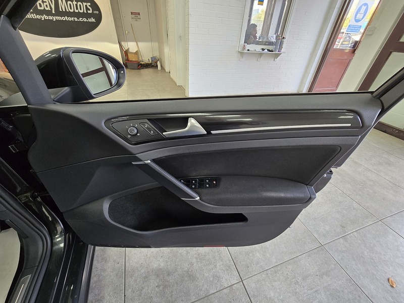 Used Volkswagen Golf 2015 for sale - 76403231: Photo 12