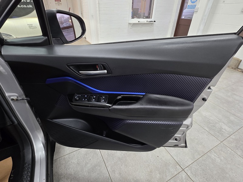 Used Toyota C-HR 2017 for sale - 77651154: Photo 14