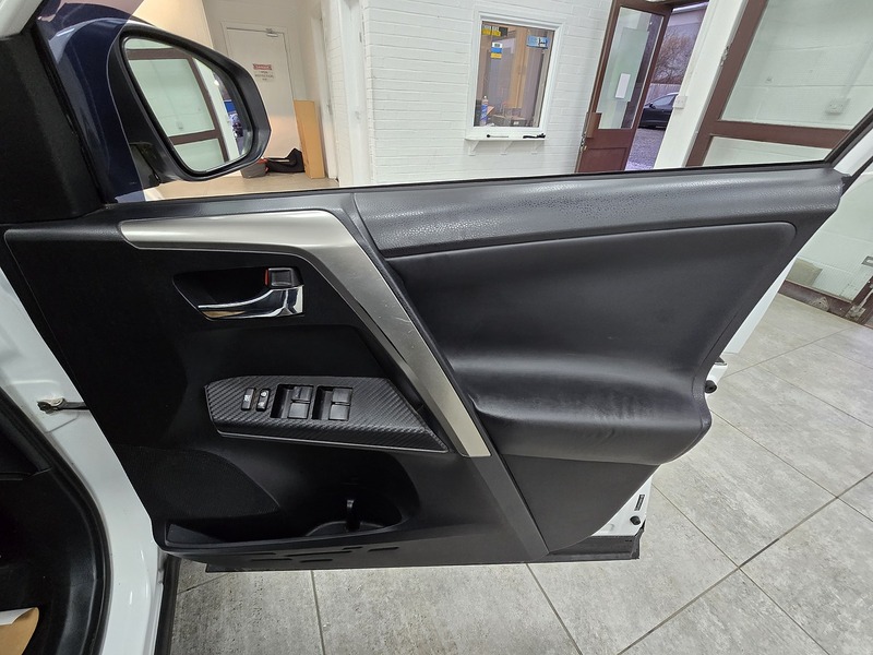 Used Toyota RAV4 2015 for sale - 77324505: Photo 13