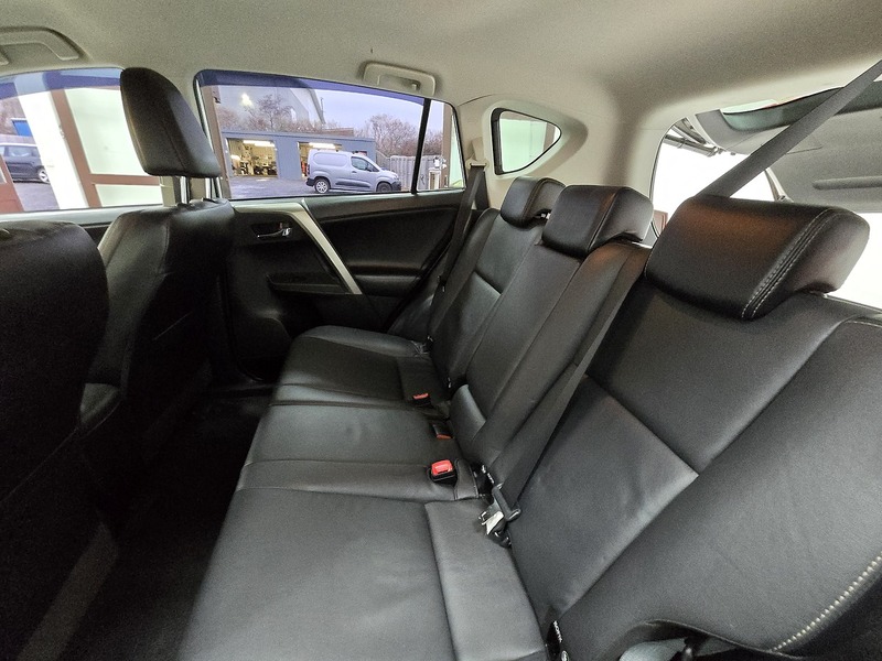 Used Toyota RAV4 2015 for sale - 77324505: Photo 17