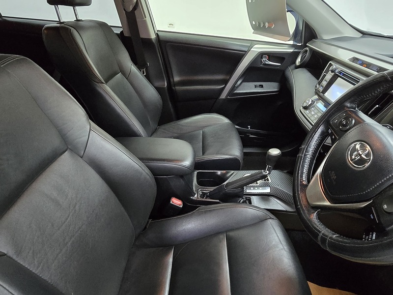 Used Toyota RAV4 2015 for sale - 77324505: Photo 8