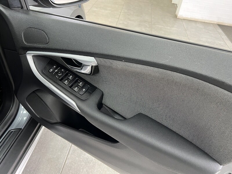 Used Volvo V40 2018 for sale - 76057086: Photo 16