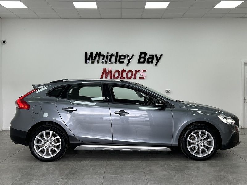Used Volvo V40 2018 for sale - 76057086: Photo 2